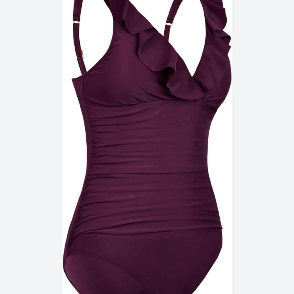 STUNNING SWIMSUIT & BEACH WRAP - Picture 11 of 11